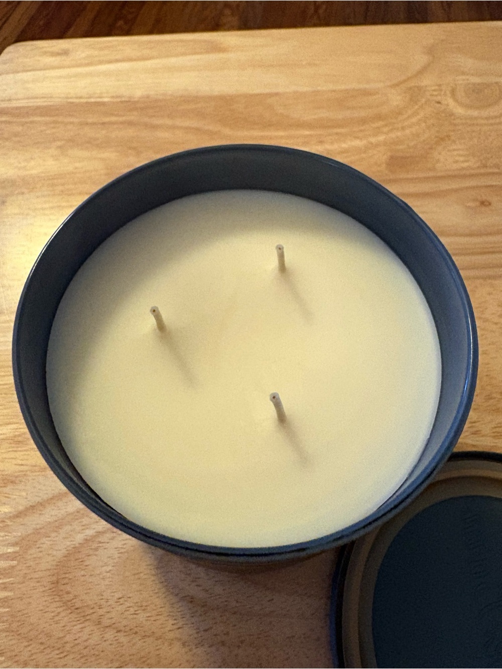 Bath & Body Works White Barn Caramel and Oud candle 14.5 oz 3 wick new - Picture 2 of 3